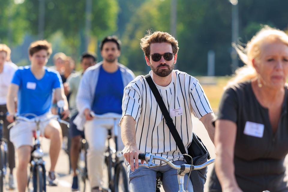 Gemeenteraad Delft op de fiets, The Green Village, foto Robèrt Kroonen