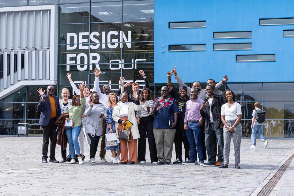 Delegatie uit Kenia, TU Delft, foto Robèrt Kroonen