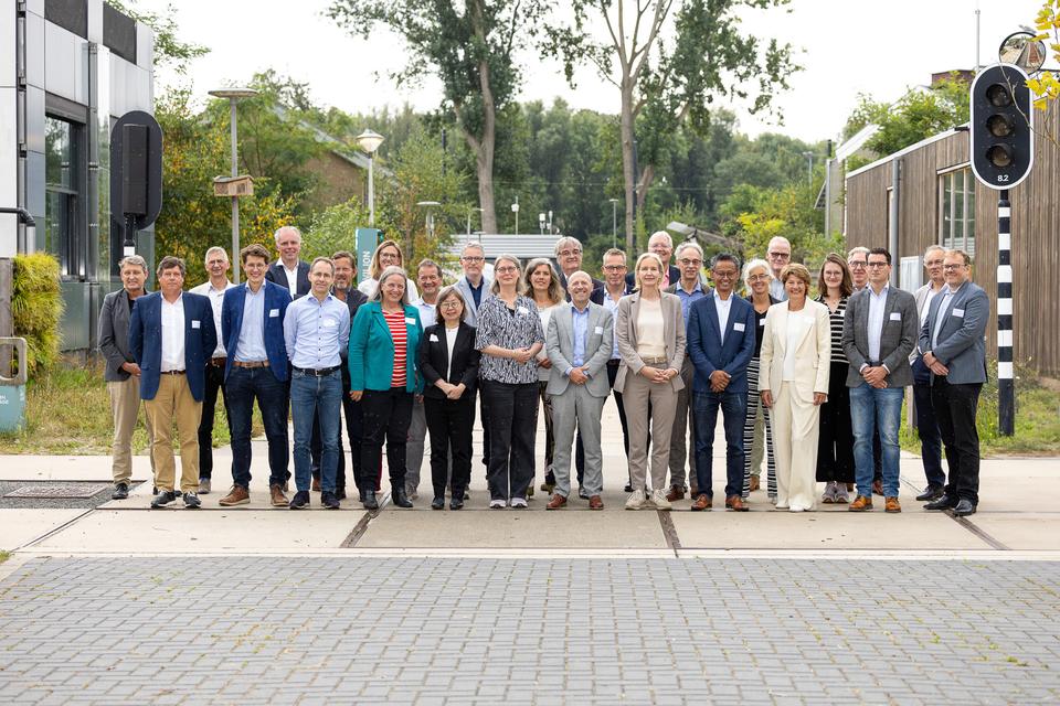 Groepsfoto decanen TU Delft, foto Robèrt Kroonen
