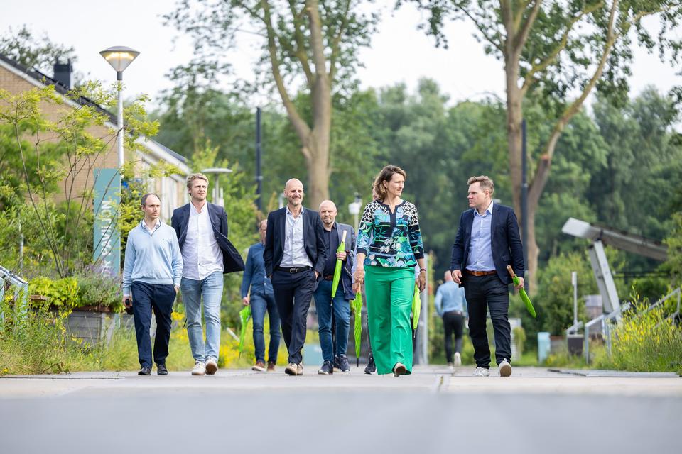 Rondleiding op The Green Village, foto Robèrt Kroonen