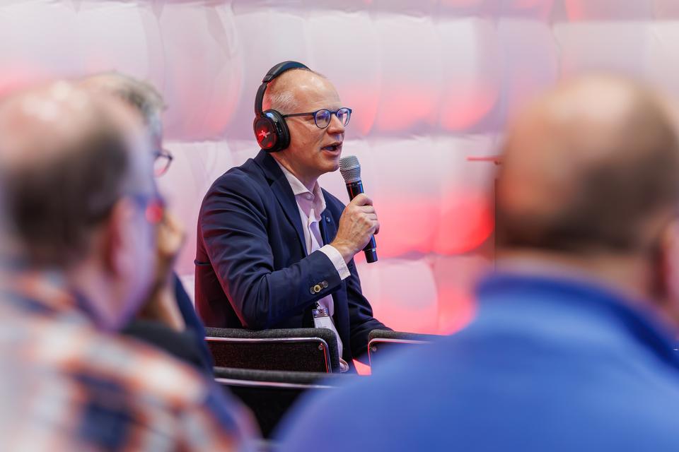Interview op het podium, Zorg & ICT-beurs, foto Robèrt Kroonen