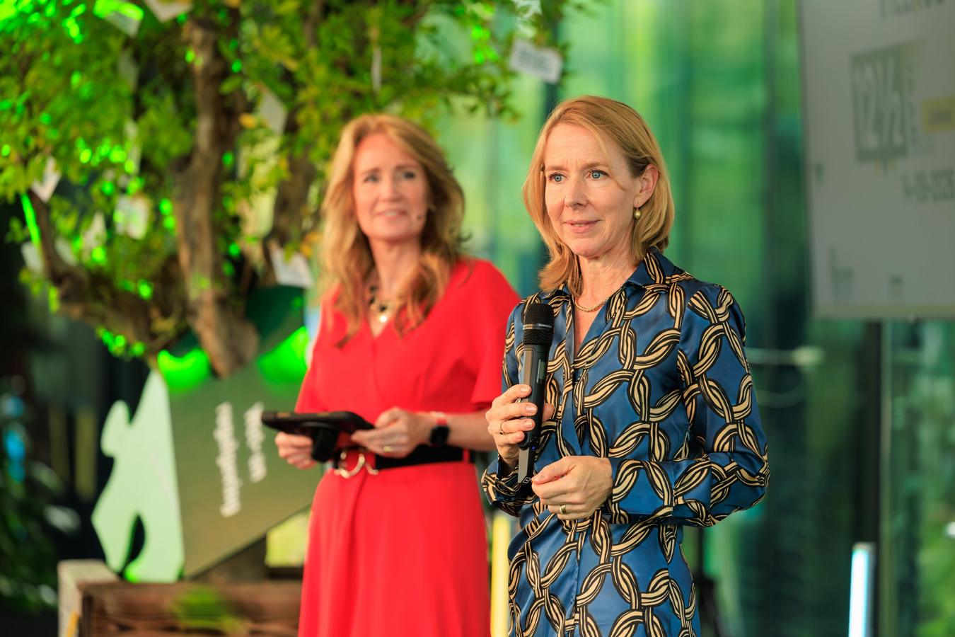 Minister van Klimaat en Groene Groei met Helga van Leur, jubileum The Green Village, foto Robèrt Kroonen