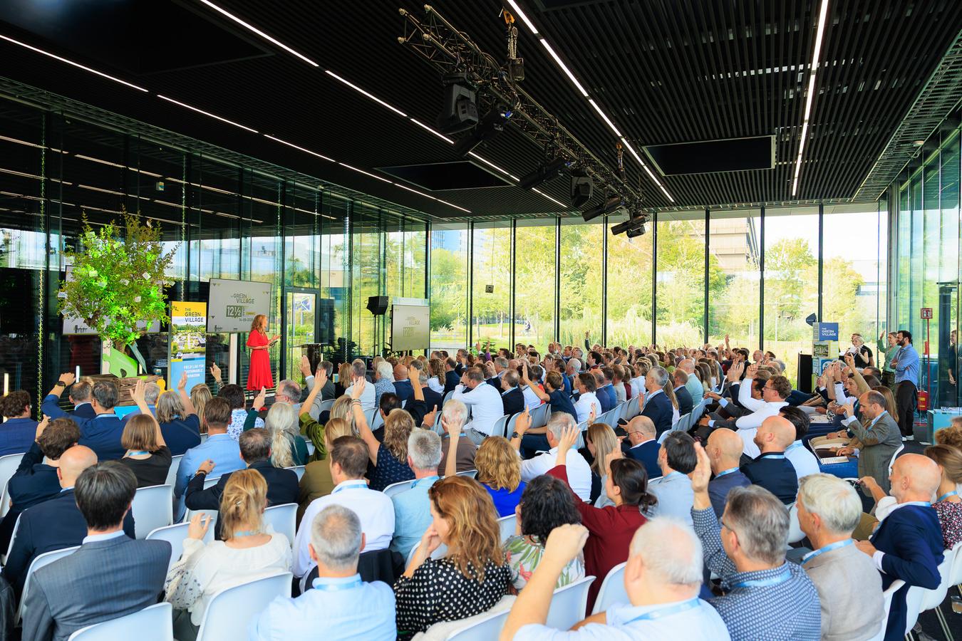 Jubileumviering, volle zaal, foto Robèrt Kroonen